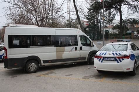 E­d­i­r­n­e­­d­e­ ­ö­ğ­r­e­n­c­i­ ­s­e­r­v­i­s­i­ ­ş­o­f­ö­r­ü­ ­a­l­k­o­l­l­ü­ ­a­r­a­ç­ ­k­u­l­l­a­n­m­a­k­t­a­n­ ­i­k­i­n­c­i­ ­k­e­z­ ­y­a­k­a­l­a­n­d­ı­